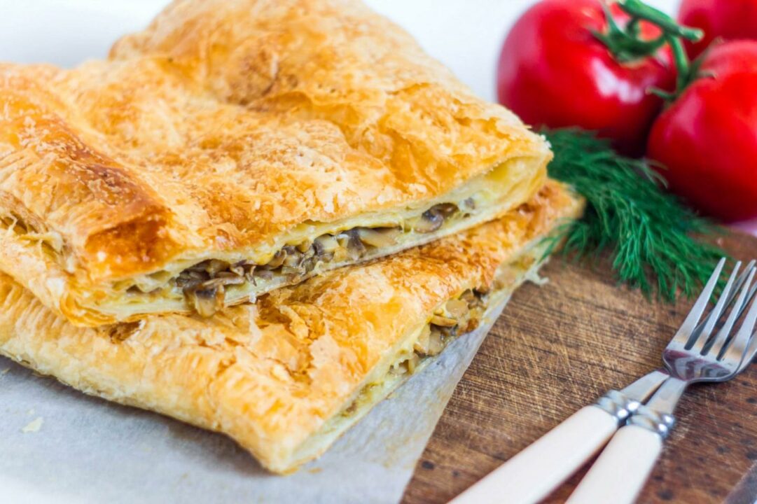 Пирожки с грибами - 21 рецепт - 1000.menu