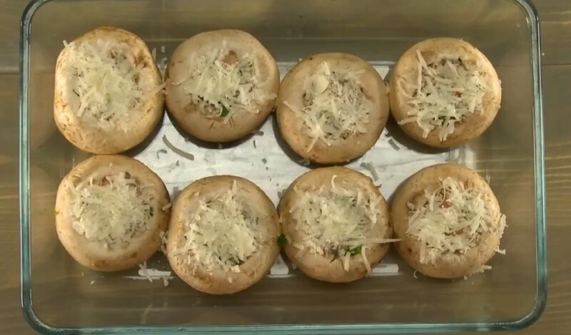 посыпать сыром