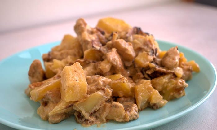 Картофель и грибы в мультиварке
