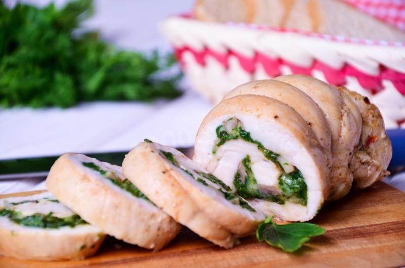 Куриный рулет со шпинатом рецепт с пошаговыми фото и видео - 1000.menu