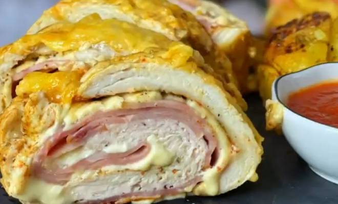 Куриный рулет с ветчиной и сыром в духовке простой рецепт пошагово