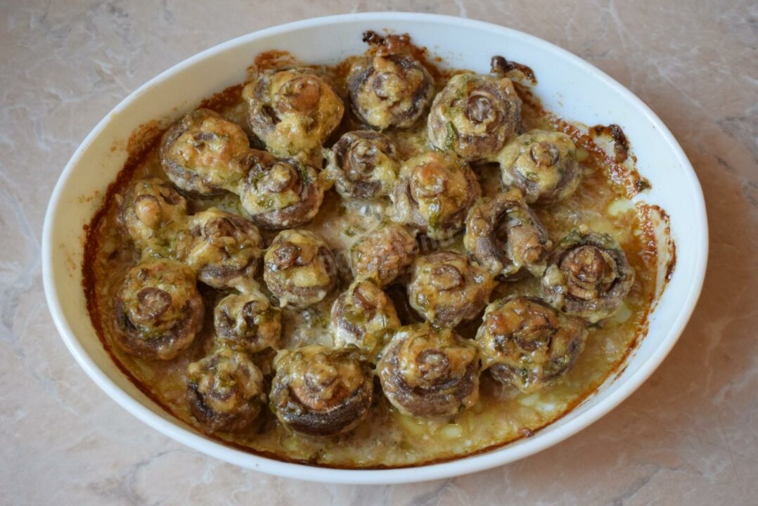 Шампиньоны в духовке с майонезом и чесноком рецепт с пошаговыми фото и видео - 1000.menu