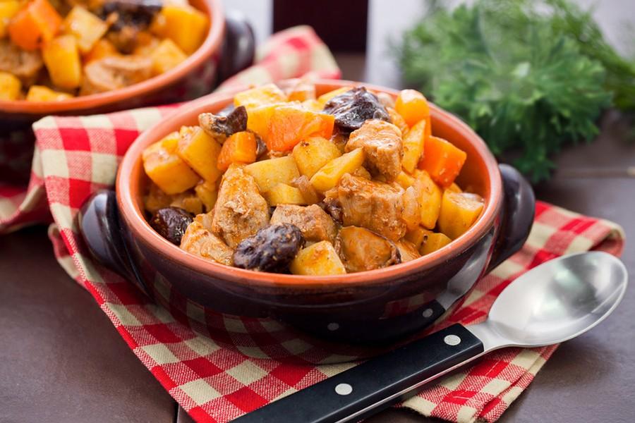 Свиная вырезка со сливами в мультиварке рецепт с фото - 1000.menu