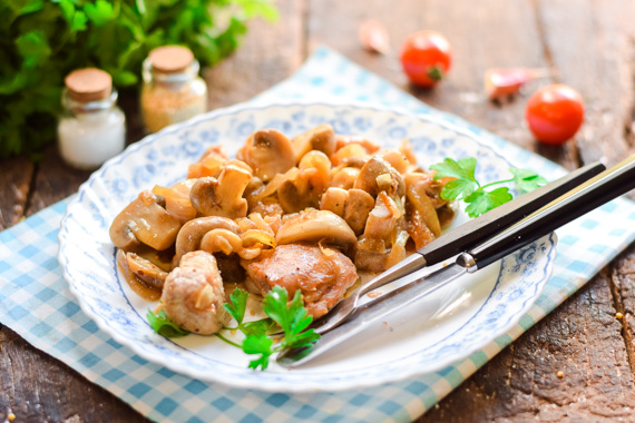 Как вкусно приготовить свинину с грибами