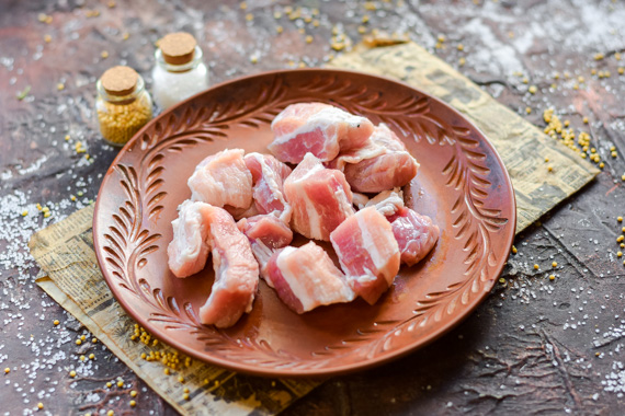 Как вкусно приготовить свинину с грибами в духовке