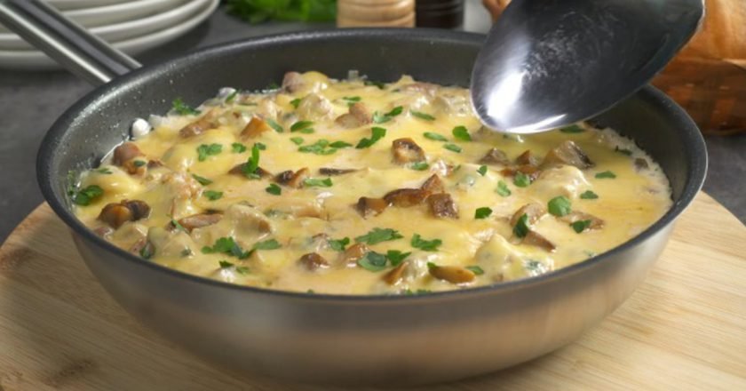 Жульен из курицы и грибов на сковороде - Со вкусом