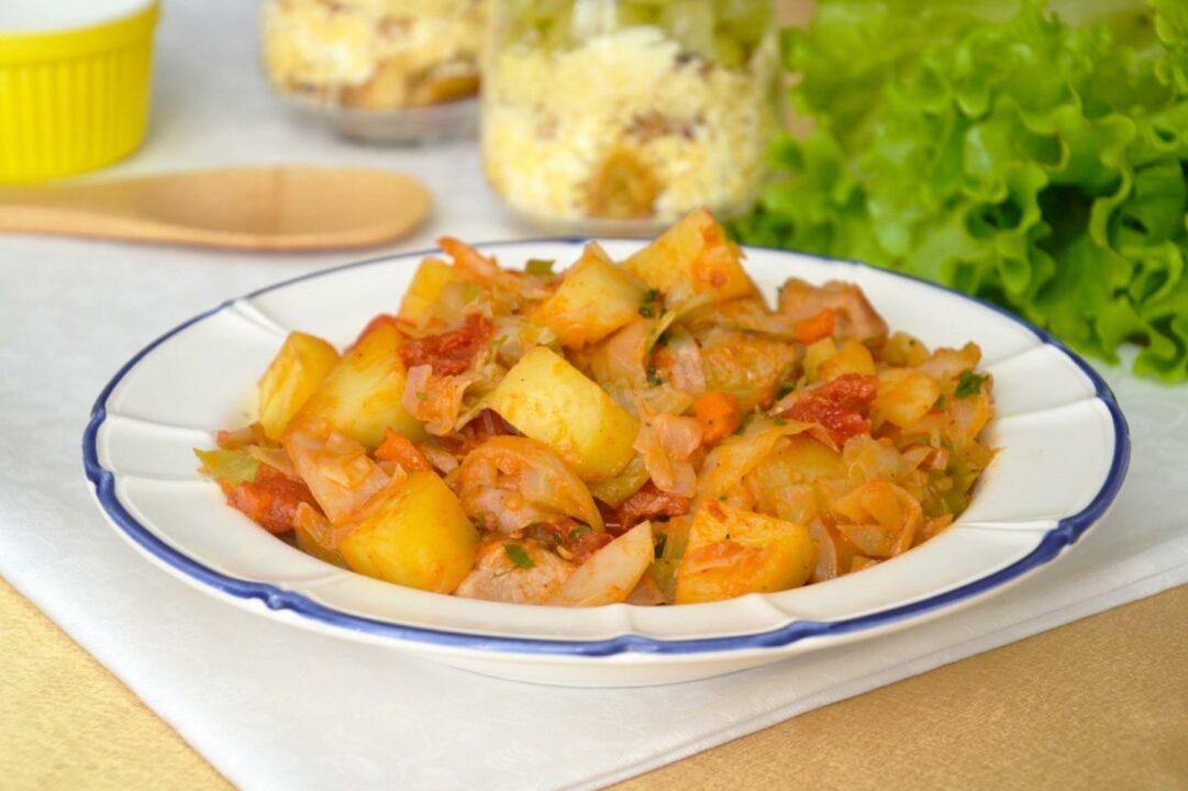 Квашеная капуста с мясом и картофелем рецепт с фото пошагово и видео - 1000.menu