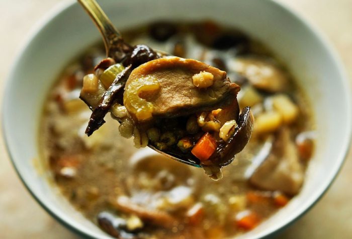 Как вкусно сварить суп с сухими грибами