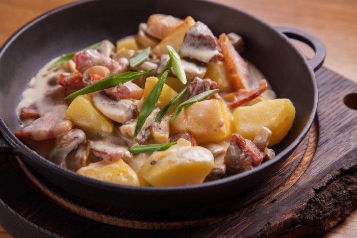 Картошка с мясом и грибами на сковороде: The best recipes