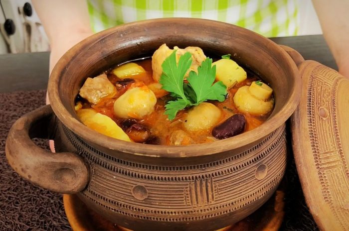Картофель со свининой и грибами