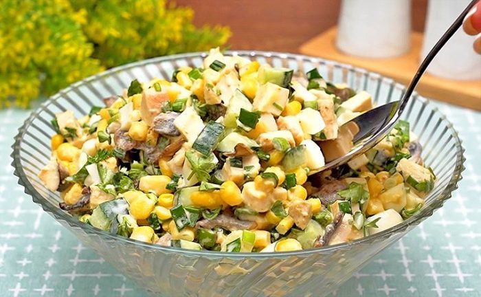 19 вариантов приготовления салата с опятами и куриной грудкой
