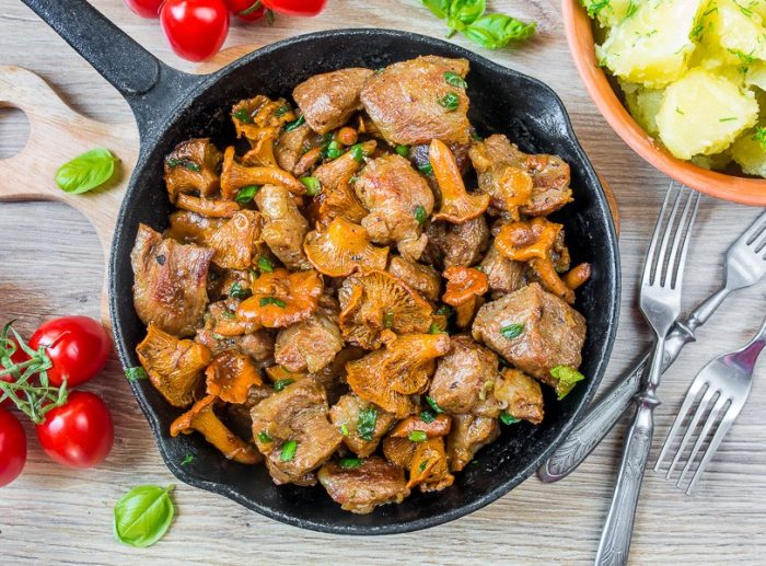 18 простых и вкусных рецептов приготовления свинины с лисичками