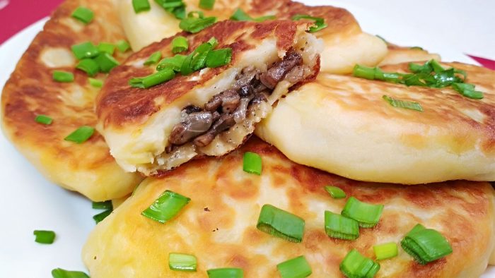 Жареные пироги с картошкой и грибами