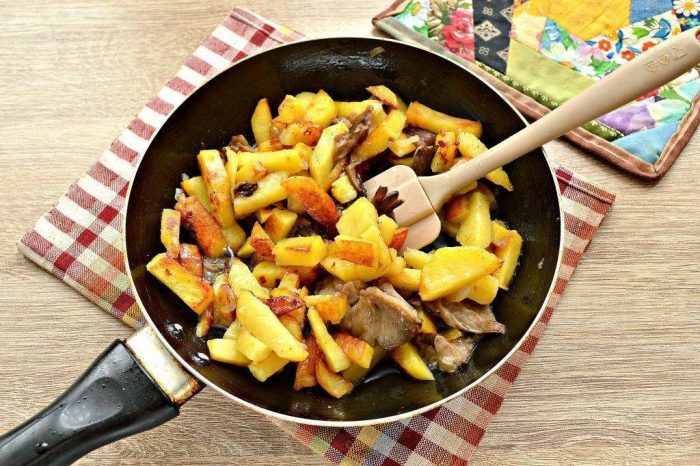 Как вкусно пожарить картошку с груздями на сковороде