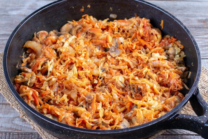 19 рецептов тушеной капусты с мясом и грибами