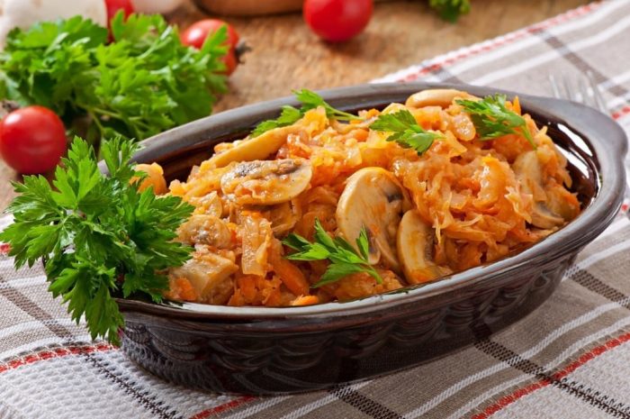 19 рецептов тушеной капусты с мясом и грибами