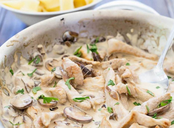 Как вкусно приготовить свинину с грибами