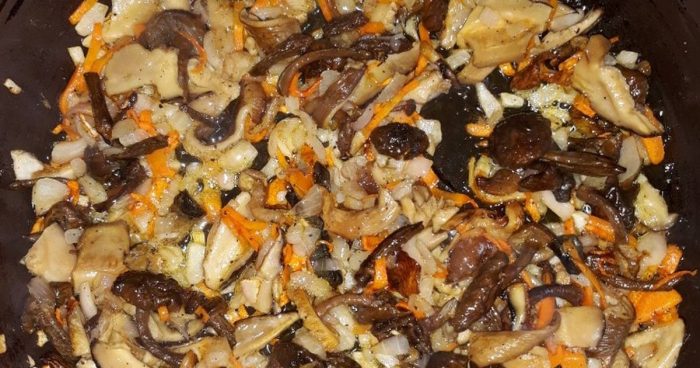 Приготовление мяса с грибами на сковороде