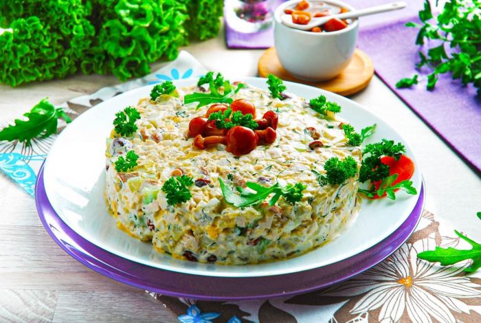 19 вариантов салата с буковыми грибами и куриной грудкой
