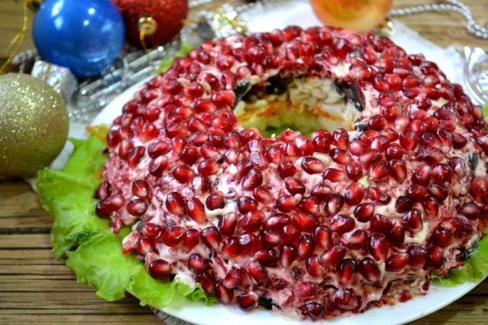 19 идей салатов с буковыми грибами и куриной грудкой
