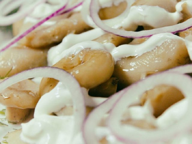 Как вкусно пожарить картошку с груздями на сковороде