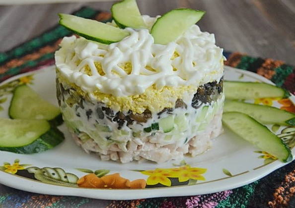 Салат с копченой курицей и грибами - 10 вкусных рецептов