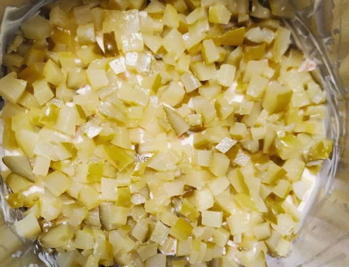 Салат с копченой грудкой и грибами шампиньонами