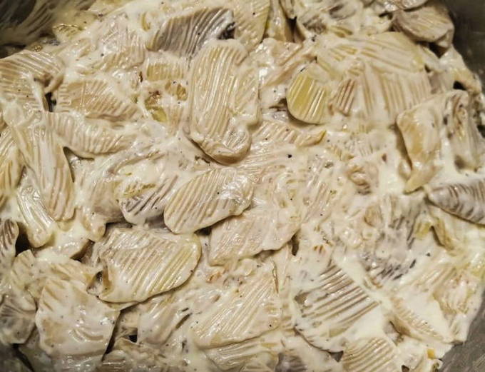 Салат с копченой грудкой и грибами шампиньонами