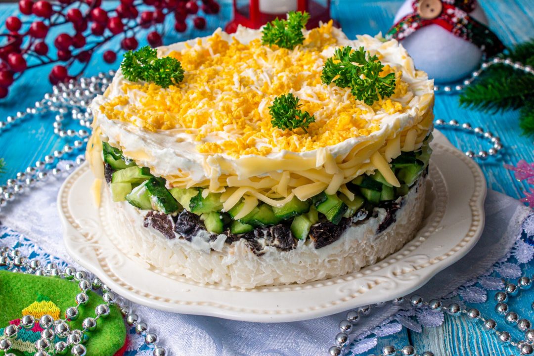 Салат из слоеного теста с рисом и черносливом, пошаговый рецепт с фото