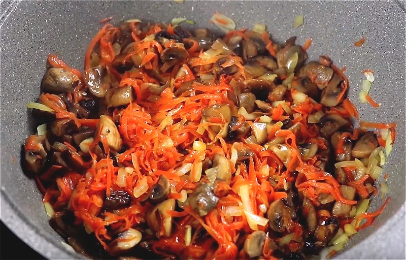 20 простых и вкусных рецептов жареной капусты с грибами на сковороде