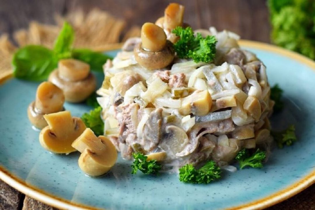 Салаты с маринованными грибами - 20 вкусных и простых рецептов