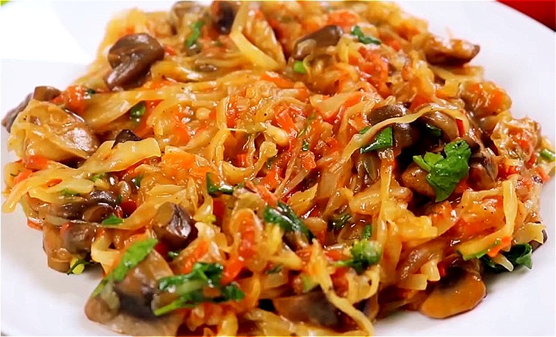 20 простых и вкусных рецептов жареной капусты с грибами на сковороде