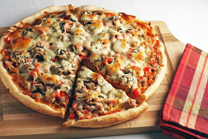Пицца с консервированными шампиньонами