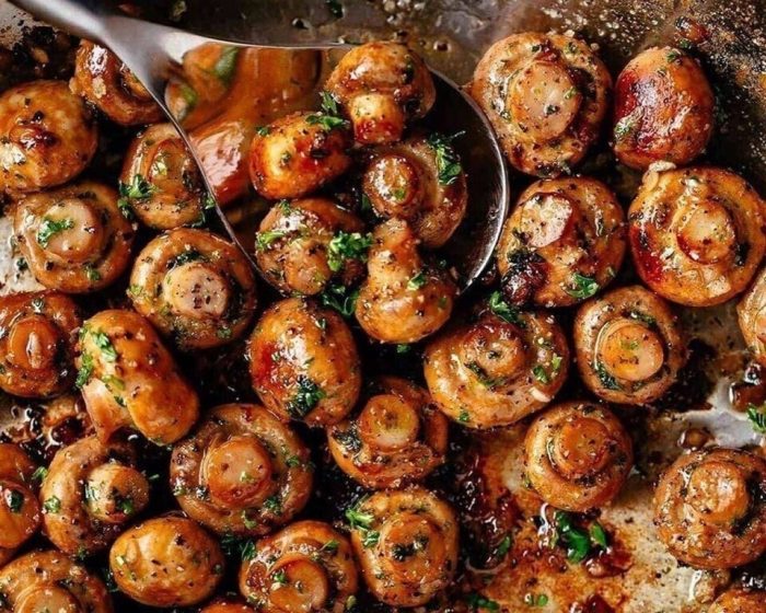 Как вкусно приготовить шампиньоны целиком