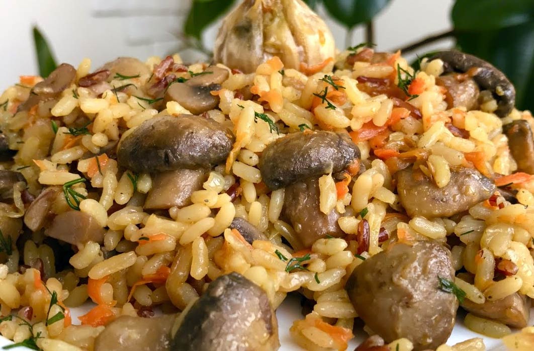 Плов на постную диету с грибами и овощами для похудения