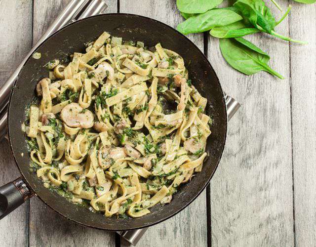 Спагетти с грибами в сливочном соусе - рецепт с фотографиями от Maggi.co.uk