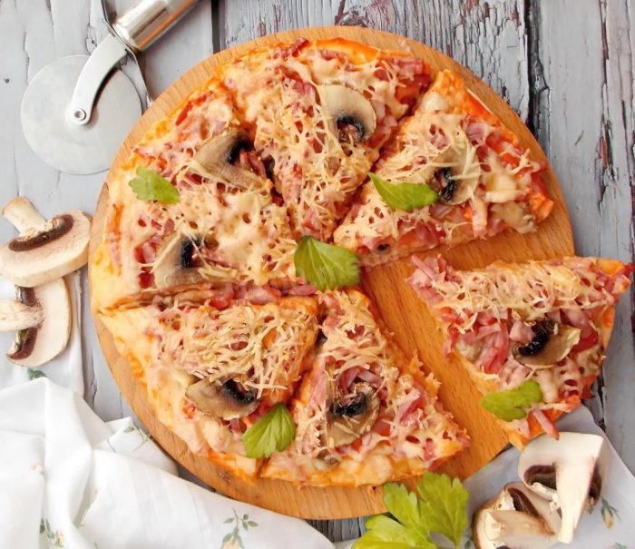 Пицца с консервированными шампиньонами