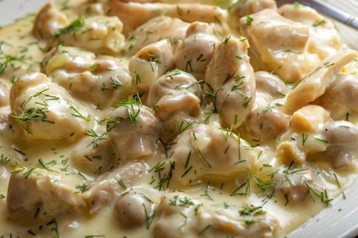 Шампиньоны в духовке со сливками и сыром