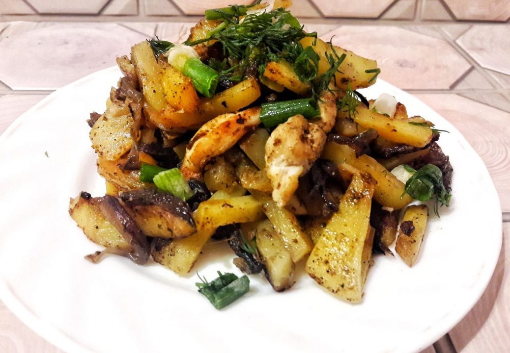 Жареный картофель с курицей и грибами рецепт с пошаговыми фотографиями