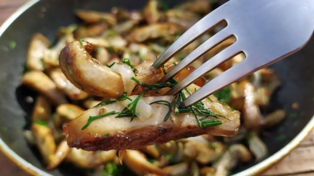 Жареные грузди с картофелем